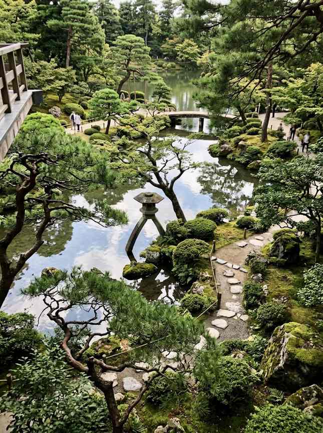 가나자와 겐로쿠엔 정원의 아름다운 풍경