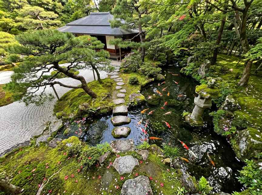 다카마쓰 리쓰린 공원의 아름다운 풍경